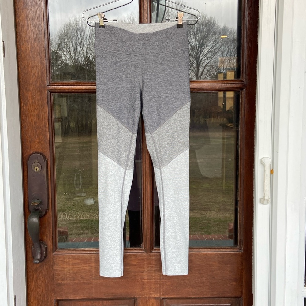 Outdoor Voices leggings. Size small‎
